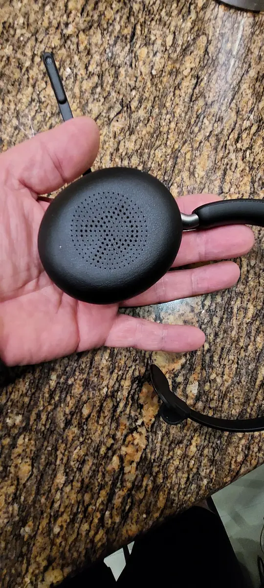 Close-up of the soft padded ear cushion on the Jabra Evolve2 65 Mono headset