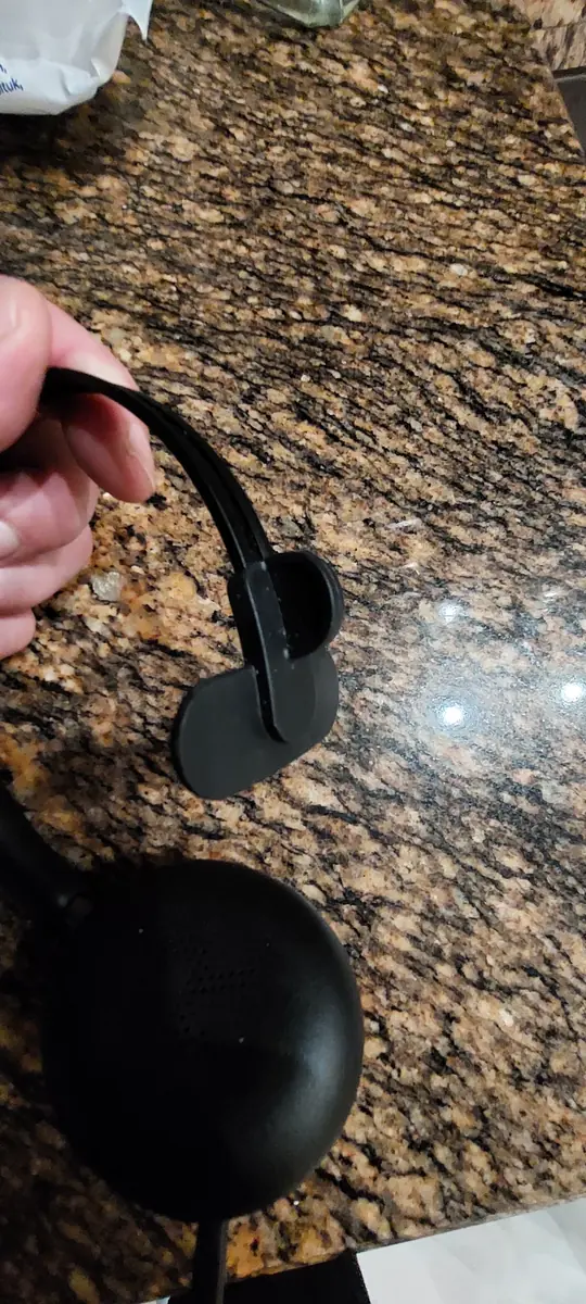 Jabra Evolve2 65 Mono adjustable headband and lightweight on-ear design