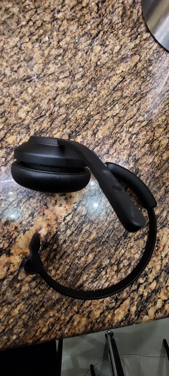 Side profile of the Jabra Evolve2 65 Mono single-ear Bluetooth headset
